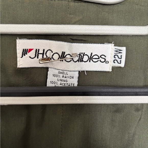 JH Collectibles Floral Vest - Red and Orange - Picture 2 of 4